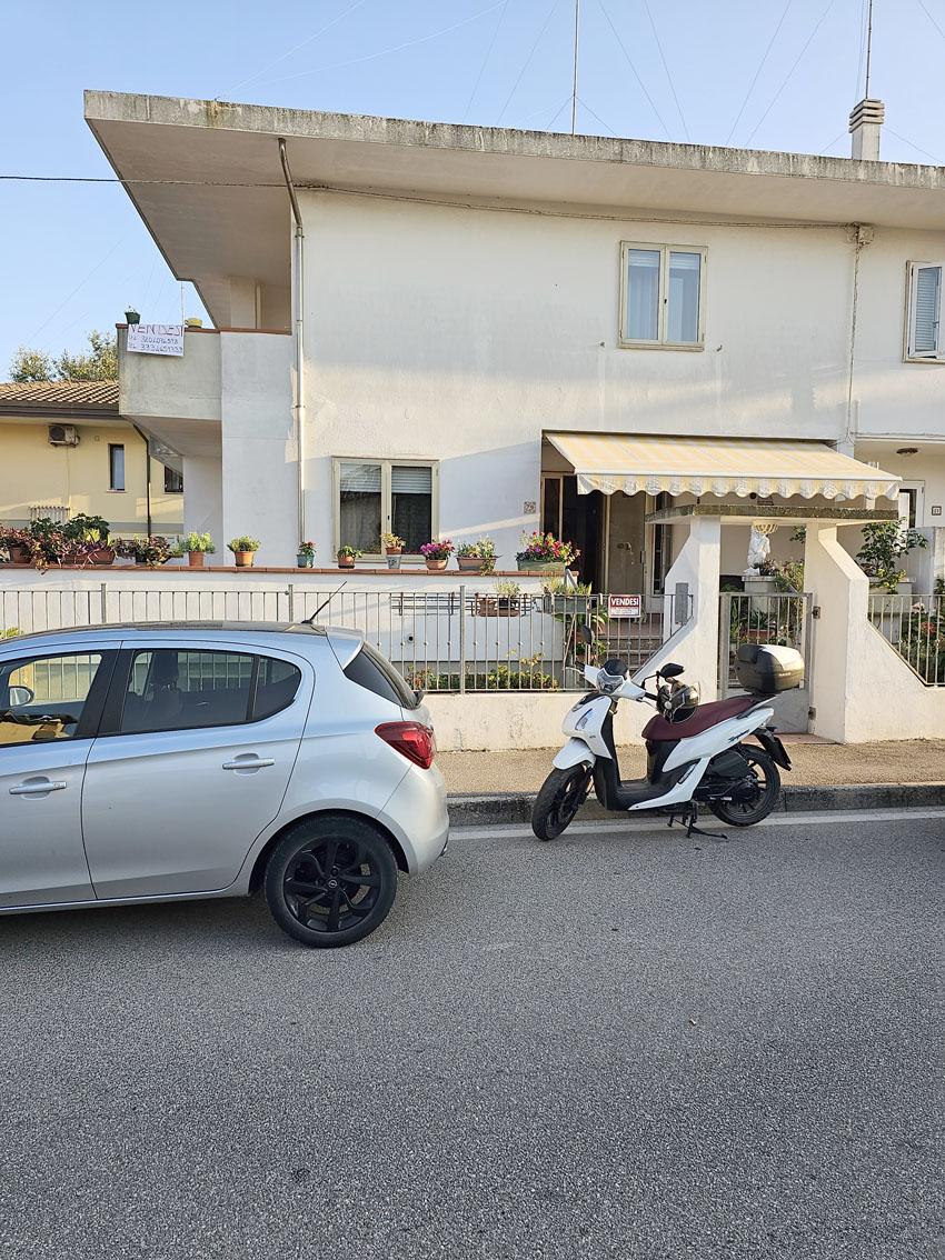 BIFAMILIARE IN SOTTOMARINA ZONA RESIDENZIALE A DUE PASSI DAL MARE. 